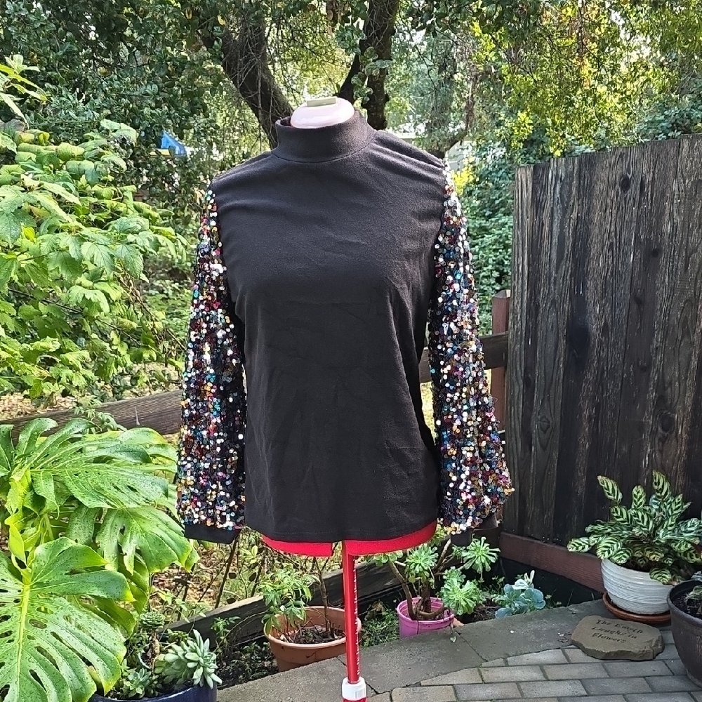 Elegant Black Sweatshirt with Multicolor Sequin Sleeves